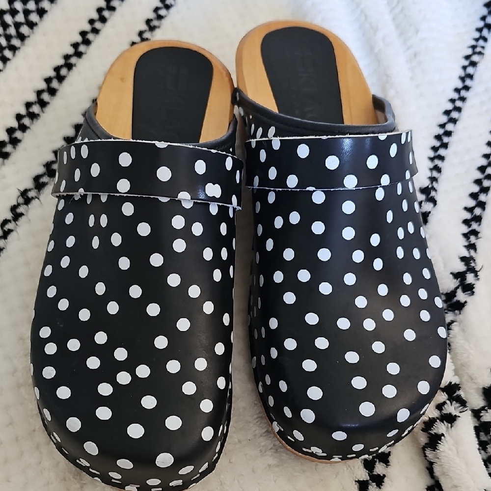 STUNNING SWEDISH KLAGN POLKA DOT CLOGS